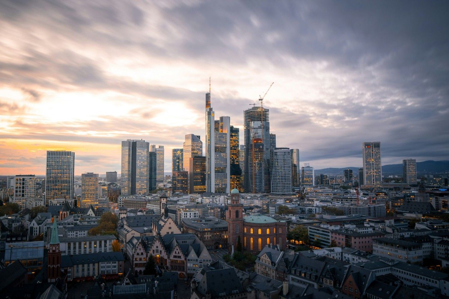 Frankfurter Skyline bei Sonnenuntergang